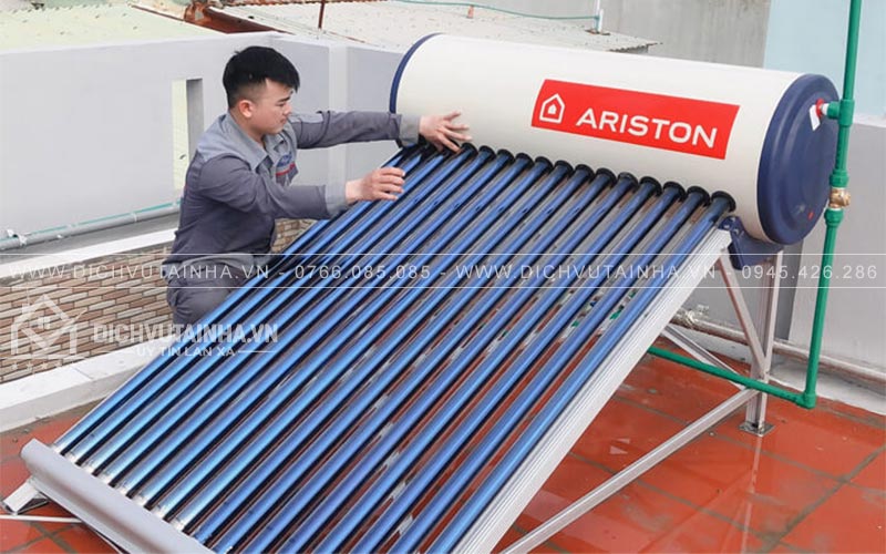 Sửa bình năng lượng mặt trời tại nhà khách hàng
