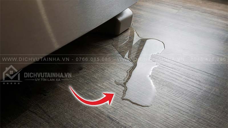 Tủ lạnh bị rò nước ra sàn