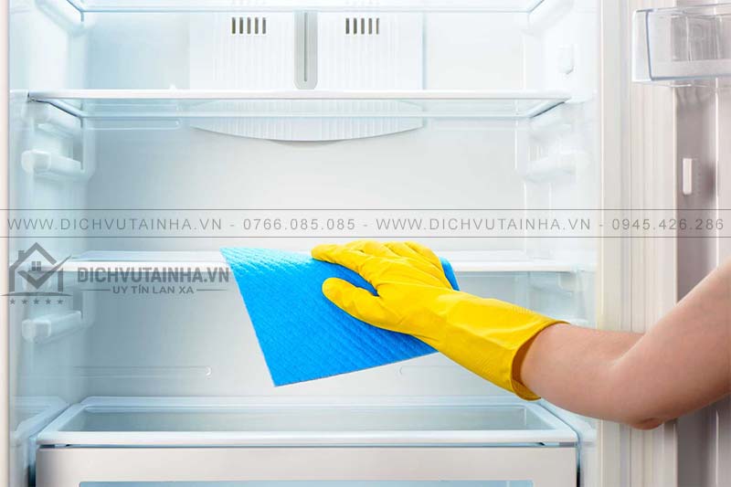Vệ sinh tủ lạnh định kỳ giúp tủ vận hành êm ái hơn